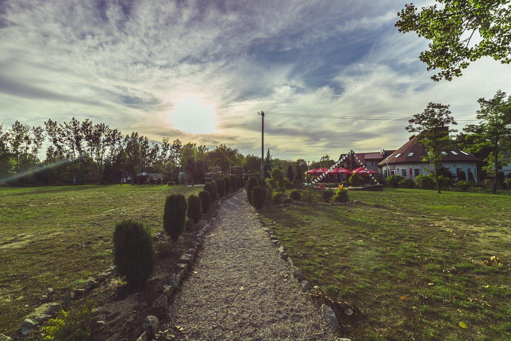 Gosciniec Pod Zaglami Bed & Breakfast Skoki Duze Eksteriør bilde